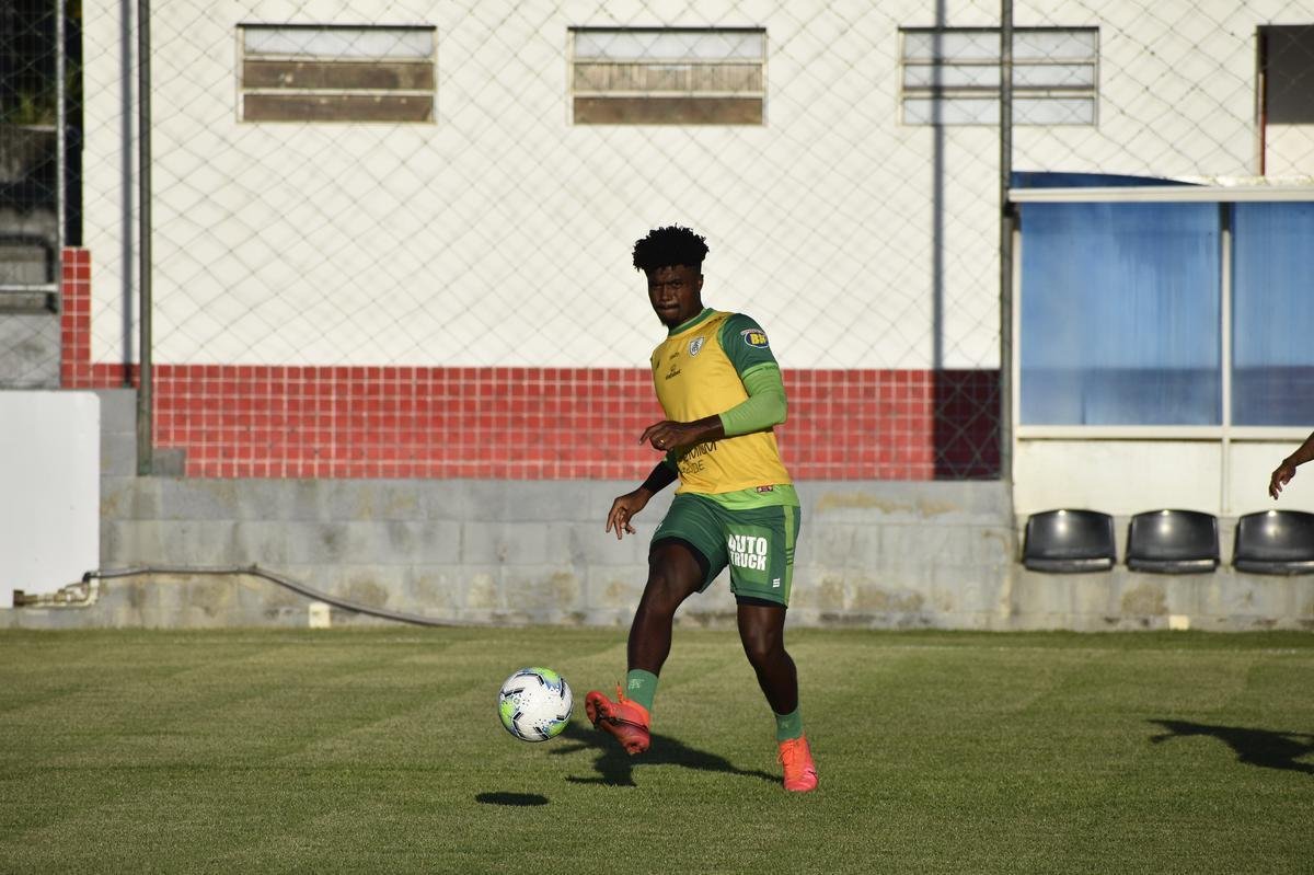 Nesta semana, o Amrica treinou em Campina Grande, na Paraba. As atividades comandadas pelo tcnico Lisca visaram o confronto contra o Treze-PB, pela primeira fase da Copa do Brasil. A partida ser realizada nesta quinta-feira (18), s 16h, no Estdio Presidente Vargas, tambm em Campina Grande.