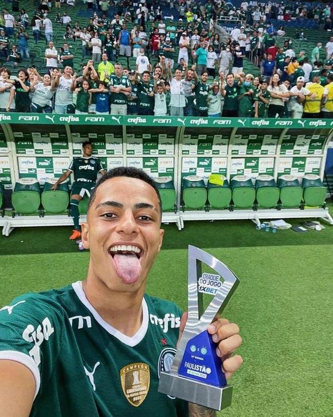 7 - Giovani (atacante do Palmeiras) - 18 anos - multa de 60 milhes de euros