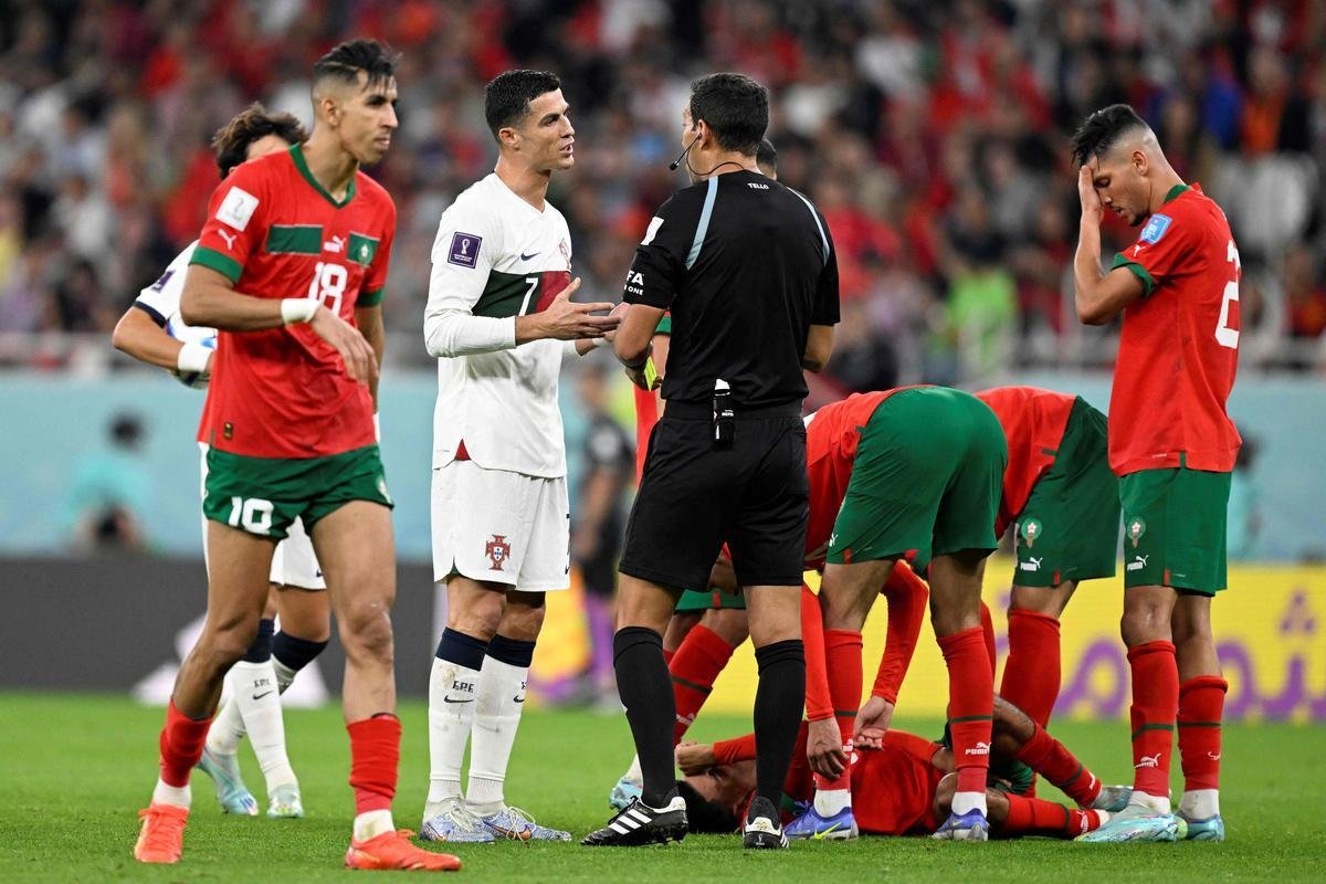 Cristiano Ronaldo chorou muito ao deixar o gramado aps a eliminao de Portugal diante de Marrocos
