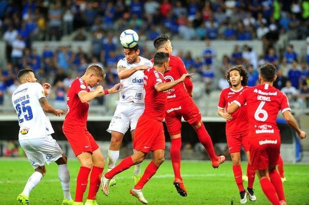 Cruzeiro e Internacional ficaram no empate em jogo com interveno do VAR