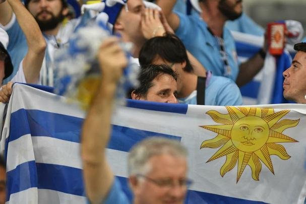 Fotos das torcidas de Uruguai e Equador no Mineiro