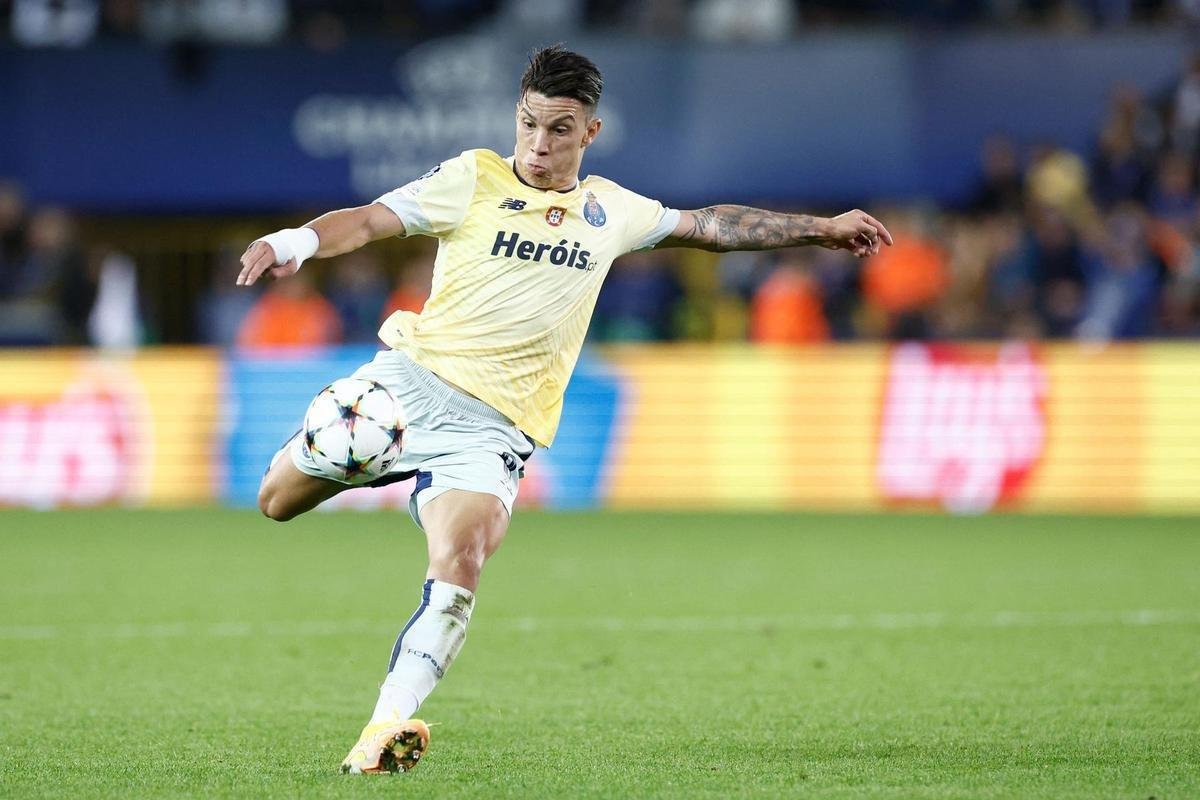 Mateus Uribe, volante do Porto (Portugal) - contrato at 30/06/2023
