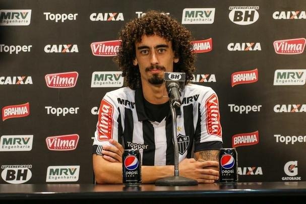 Imagens da apresentação de Valdívia no Atlético