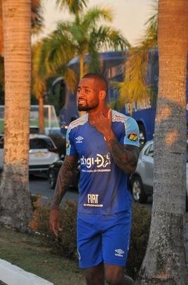 Cruzeiro iniciou sua intertemporada nesta segunda-feira na Toca da Raposa II. Tcnico Mano Menezes contou com elenco completo. Grupo agora comea preparao para decises com Atltico na Copa do Brasil, River Plate na Copa Libertadores e 29 rodadas restantes do Campeonato Brasileiro