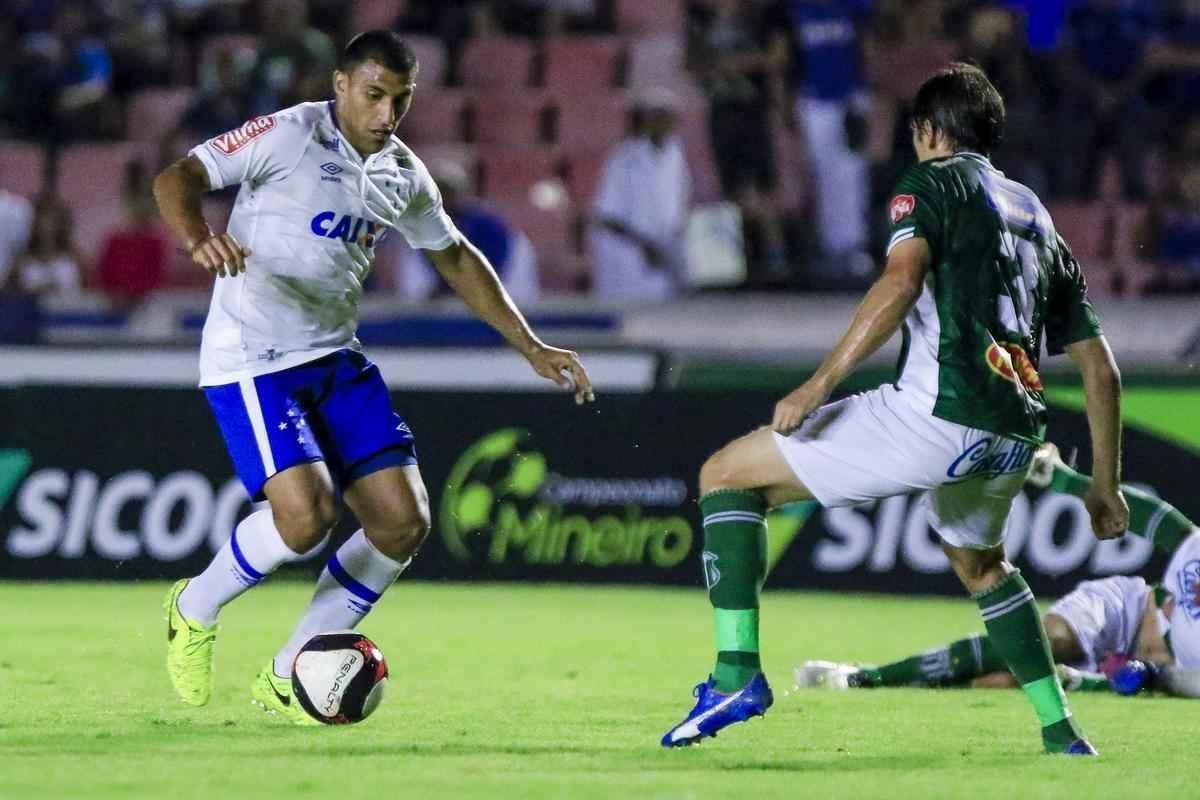 Imagens do jogo entre Uberlndia e Cruzeiro, no Parque do Sabi, pelo Campeonato Mineiro