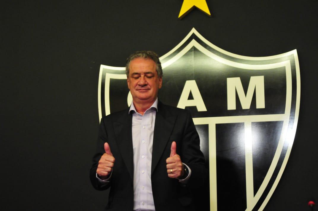 Veja fotos da primeira entrevista de Sérgio Coelho, novo presidente do Atlético
