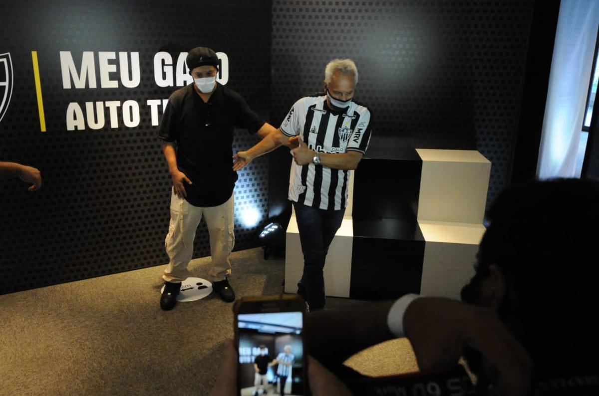 Ronaldinho Gacho durante evento de um patrocinador do Atltico no Mineiro, em Belo Horizonte. Ex-jogador, de 40 anos, tirou fotos com clientes, funcionrios e se encontrou com o ssia Jos Robson Batista de Oliveira 