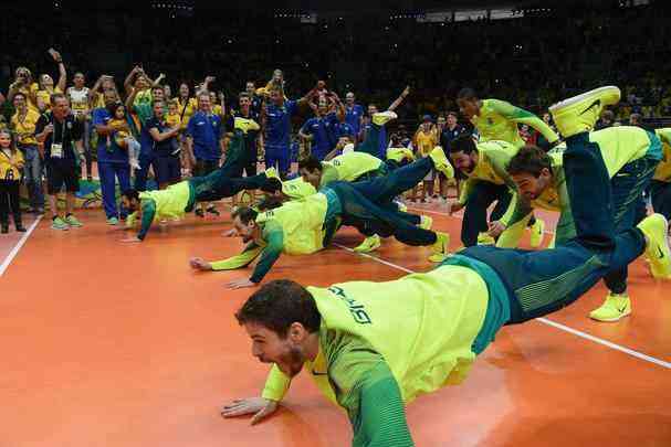 Festa do Brasil com a medalha de ouro no pdio no Maracanzinho