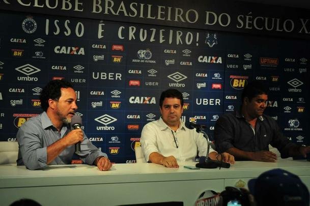 Vice-presidente executivo Marco Antnio Lage, vice de futebol Itair Machado e diretor de comunicao Srgio Nonato