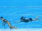 Nadadora desmaia na piscina durante prova do Mundial e é salva por técnica 