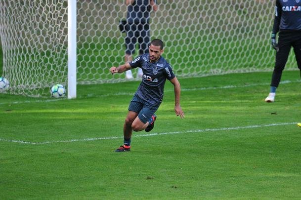 Fotos da apresentao e primeiro treino de Leandrinho no Atltico