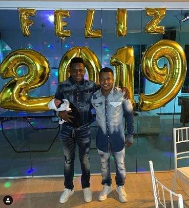 Cazares curtiu a virada de ano com amigos numa festa