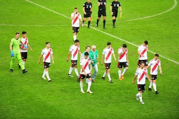 Primeiro tempo teve River superior nos primeiros 30 minutos; Cruzeiro equilibrou as aes na reta final