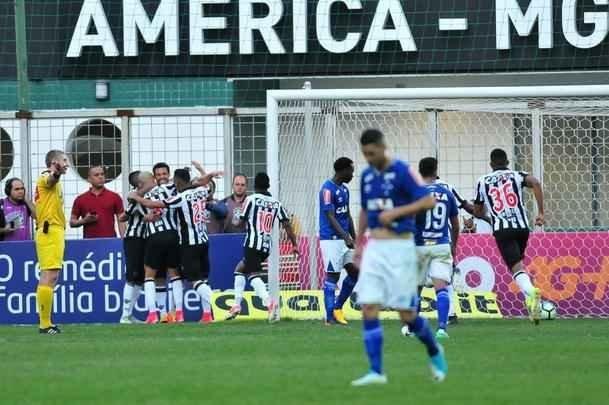 Fred festeja segundo gol do Atltico no clssico 500 contra o Cruzeiro