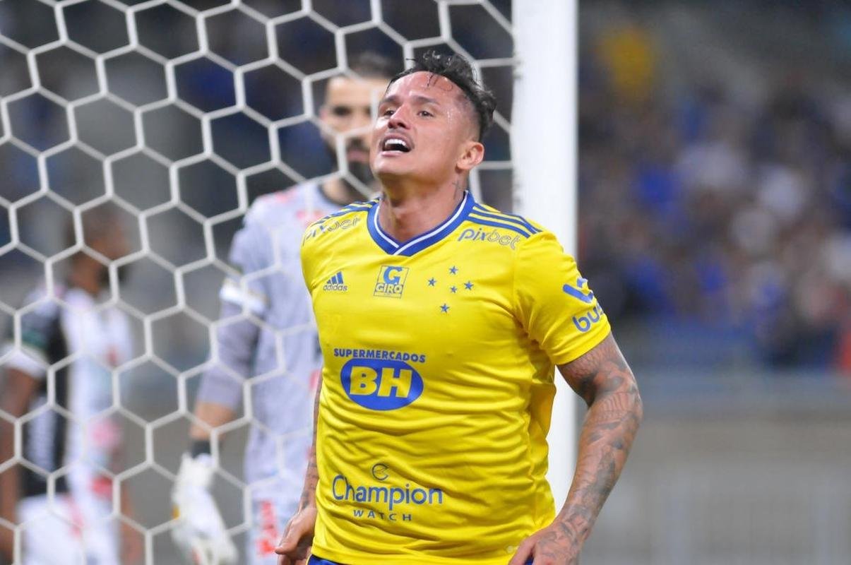 As melhores fotos do jogo entre Cruzeiro e Operrio-PR, no Mineiro, em Belo Horizonte, pela 29 rodada da Srie B do Brasileiro