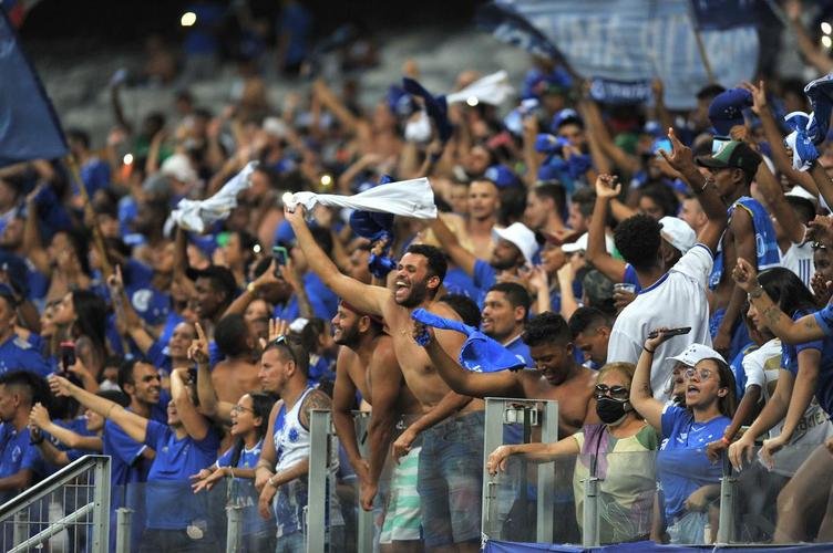 Festa do time do Cruzeiro e da torcida no Mineiro com a confirmao da vaga na final do Campeonato Mineiro. Raposa venceu o Athletic novamente, dessa vez por 2 a 1, e agora aguarda Atltico ou Caldense na deciso