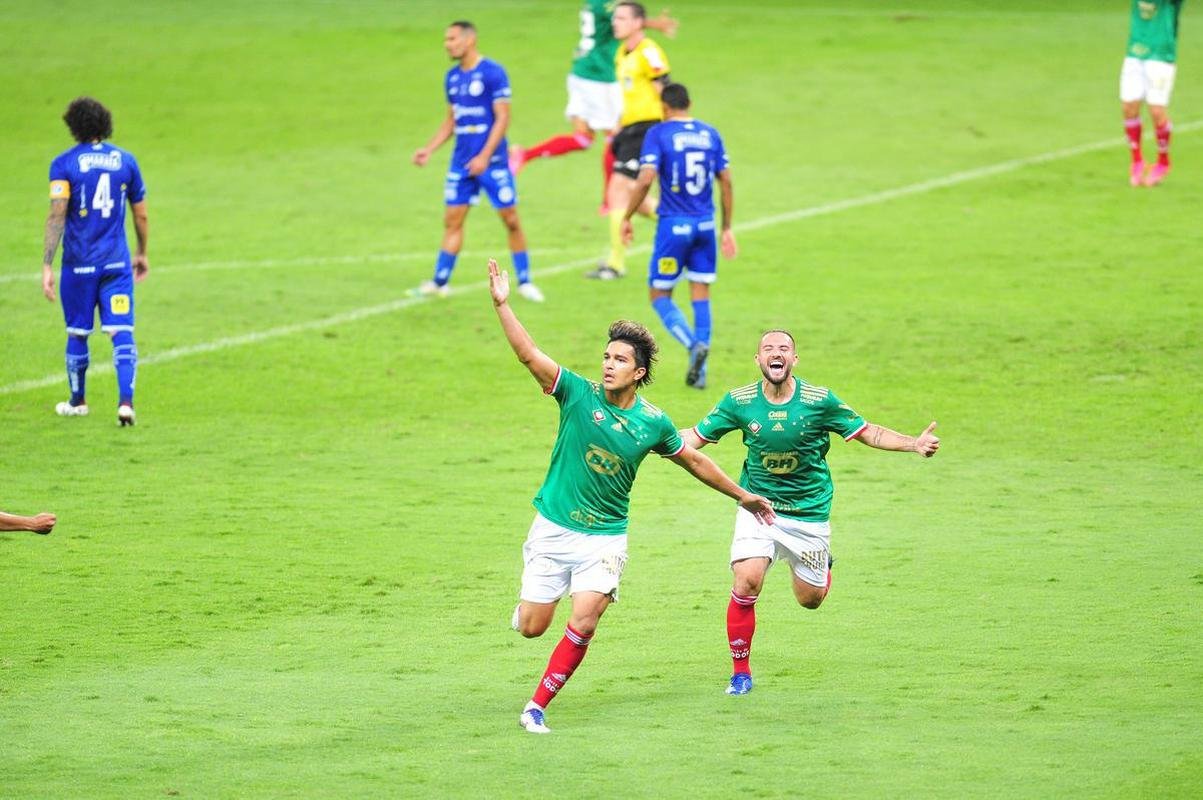 Fotos do jogo entre Cruzeiro e Confiana pela Srie B. Jogo  em Belo Horizonte marcou a volta da torcida cruzeirense ao Mineiro aps meses de ausncia devido  pandemia da COVID-19