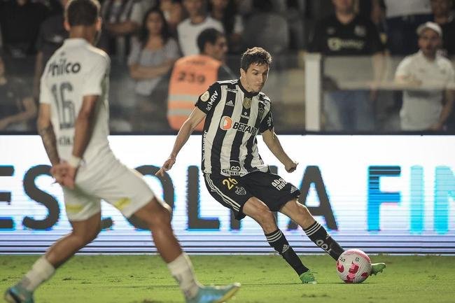 Fotos do jogo entre Santos e Atltico na Vila Belmiro, em Santos, pela 30 rodada do Campeonato Brasileiro