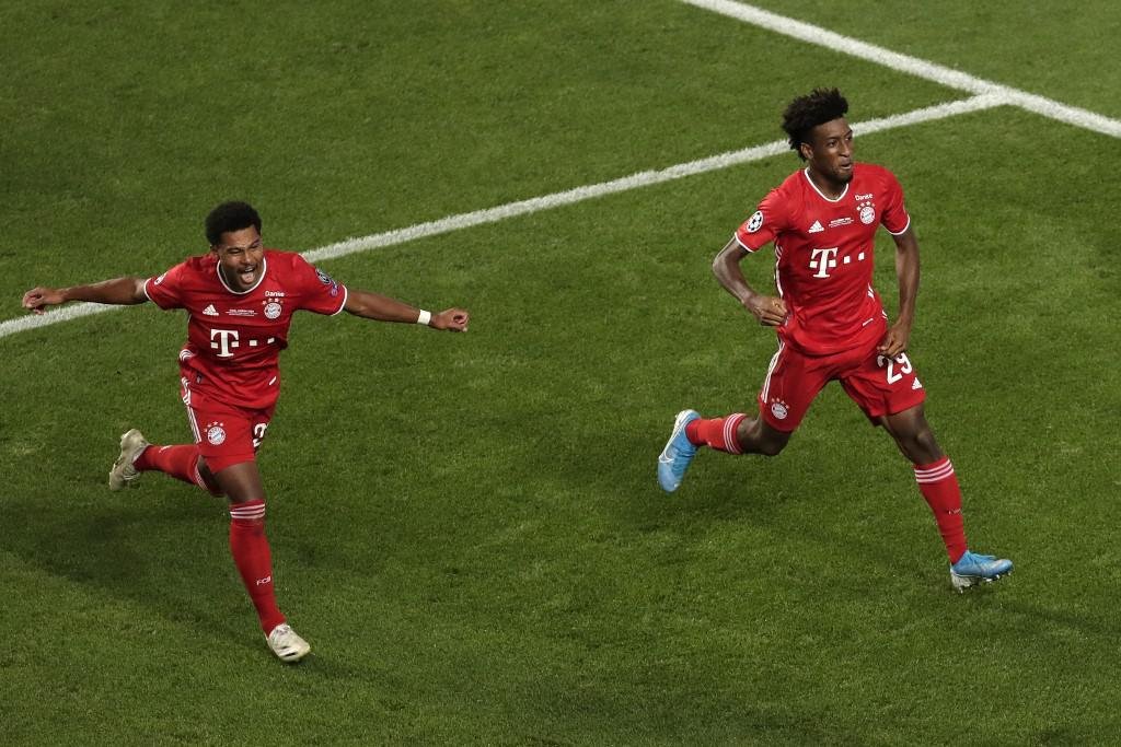 No segundo tempo, Kingsley Coman colocou o Bayern em vantagem com gol de cabeça: 1 a 0