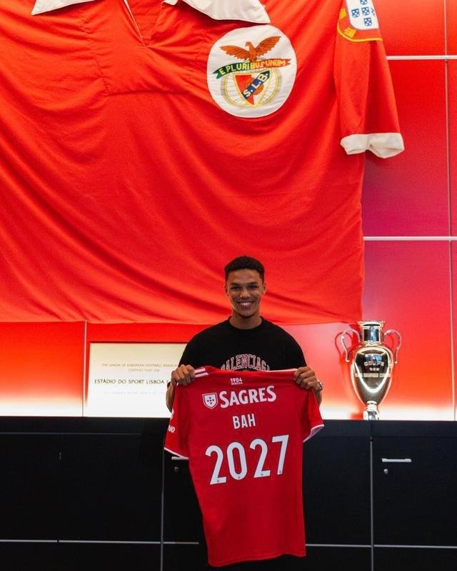 Benfica: lateral-direito Alexander Bah (ex-Slavia Prague)