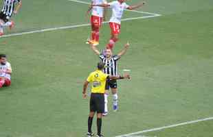 Fotos do jogo de ida da semifinal do Mineiro entre Tombense e Atltico, no Independncia, em Belo Horizonte.