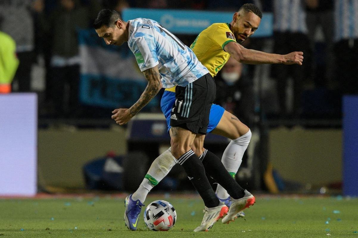 Sem Neymar, Brasil encarou a Argentina em clssco agitado pelas Eliminatrias