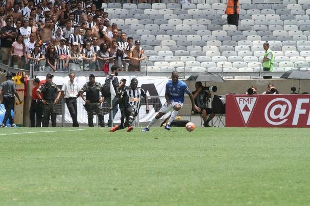 Fred abriu o placar para o Cruzeiro aos 15 minutos do segundo tempo em cobrana de pnalti