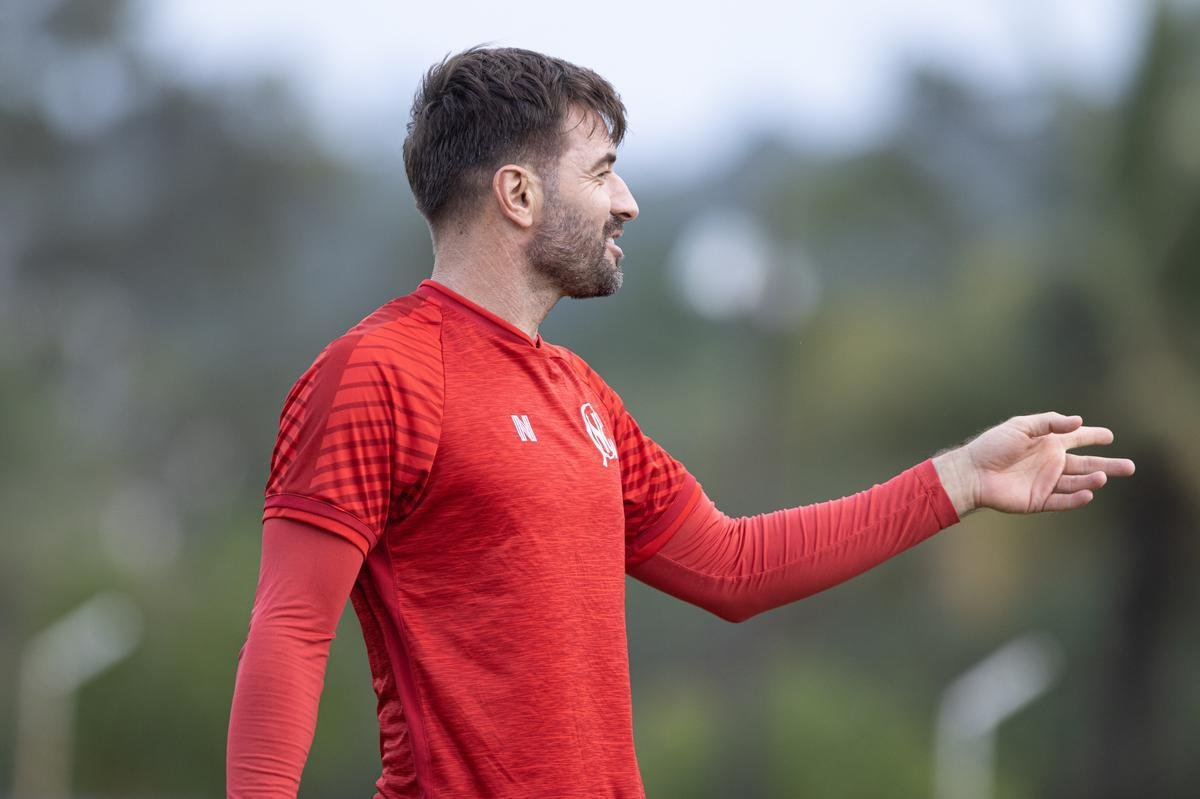 Jogadores do Náutico seguem trainando no CT Wilson Campos, sob a supervisão do técnico Gimar Dal Pozzo. Atletas e membros da comissão técnica são submetidos às medidas de saúde para evitar o contato e gerar possível foco de Covid-19.