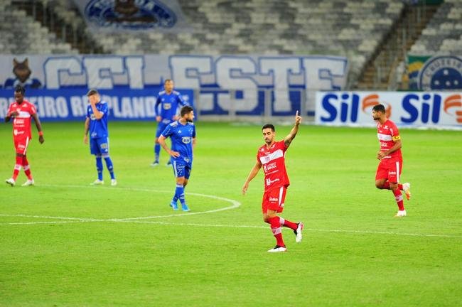Cruzeiro e CRB se enfrentaram no Mineir�o