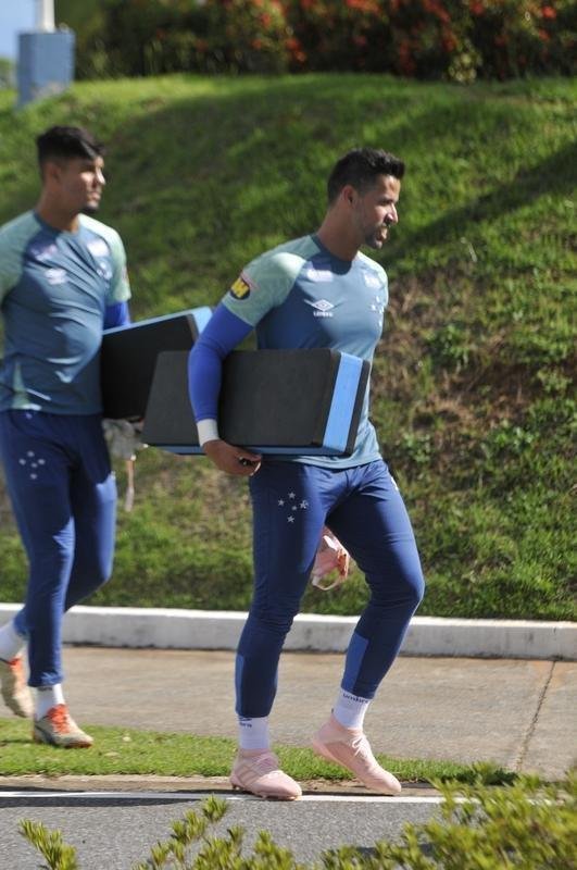 Treino do Cruzeiro nesta segunda marcou o batismo do colombiano Luis Orejuela, reforo para 2019