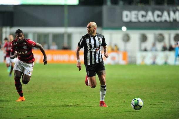 Galo pressionou no segundo tempo, mas levou gol em contragolpe: verton Ribeiro fez aps passe de Vincius Jnior: 1 a 0 Flamengo