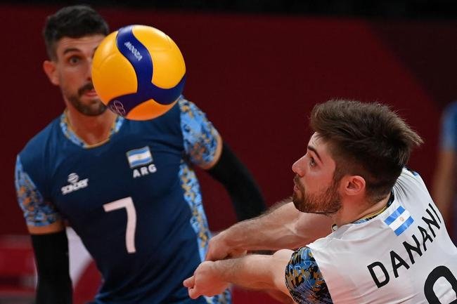 Fotos do jogo entre Brasil e Argentina pela segunda rodada do torneio masculino de vlei dos Jogos Olmpicos de Tquio. Seleo Brasileira venceu, de virada, por 3 sets a 2