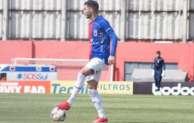 Jean Victor - o lateral-esquerdo de 26 anos disputou a Srie B pelo Paran. Em 34 jogos, marcou dois gols e deu duas assistncias. Um de seus pontos fortes  a bola parada. Ele balanou a rede cobrando falta no empate por 3 a 3 com o Cuiab, na Arena Pantanal, em 21 de outubro, pela 17 rodada. Seus direitos econmicos pertencem ao Boavista, do Rio de Janeiro. Felipe Conceio conhece o atleta desde as categorias de base do Botafogo. O interesse do Cruzeiro foi noticiado pelo jornalista Adroaldo Leal, da Rdio 98, no dia 29 de janeiro.