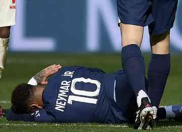 Brasileiro lesionou o tornozelo na partida contra o Lille, pela 24ª rodada da Ligue 1, na qual a equipe parisiense saiu vencedora pelo placar de 4 a 3