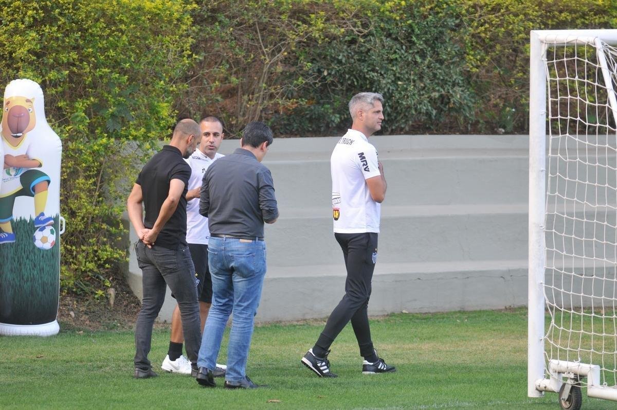 Veja fotos do treino na Cidade do Galo 