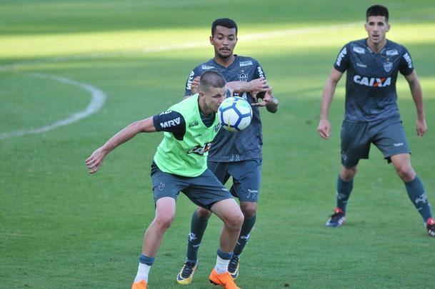 Zagueiro uruguaio Martn Rea treinou pela primeira vez com o elenco do Atltico na Cidade do Galo, j visando ao duelo de domingo, contra o Botafogo, no Rio, pelo Campeonato Brasileiro