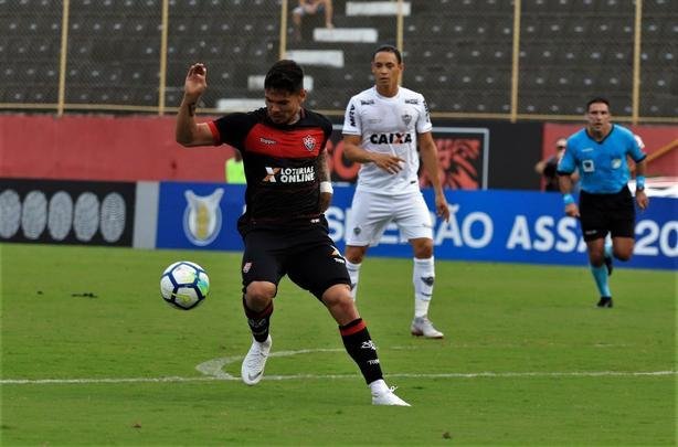 Vitória derrotou Atlético por 1 a 0, no Barradão, com gol de Léo Ceará