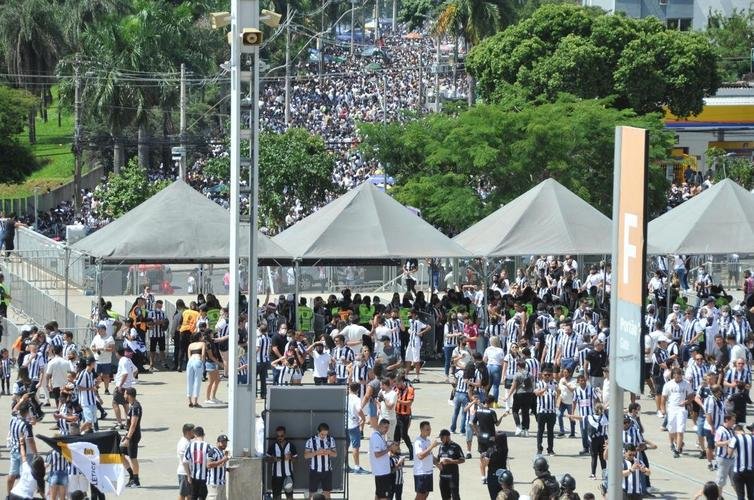 Fotos da torcida do Atltico na chegada ao Mineiro para acompanhar o jogo contra o Fluminense pela 36 rodada do Campeonato Brasileiro