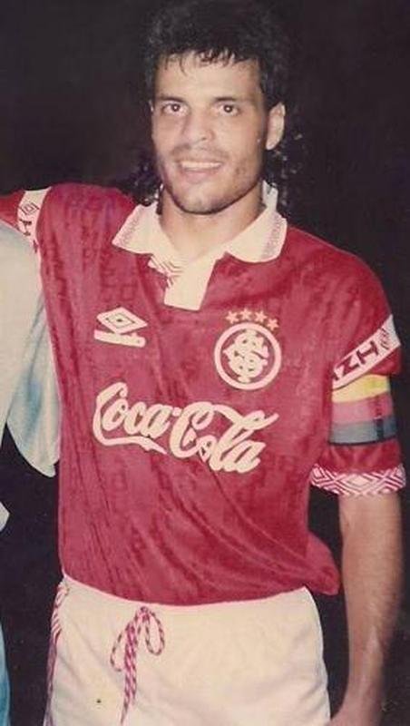 1994 - Paulinho Mclaren, do Internacional, foi o artilheiro com seis gols