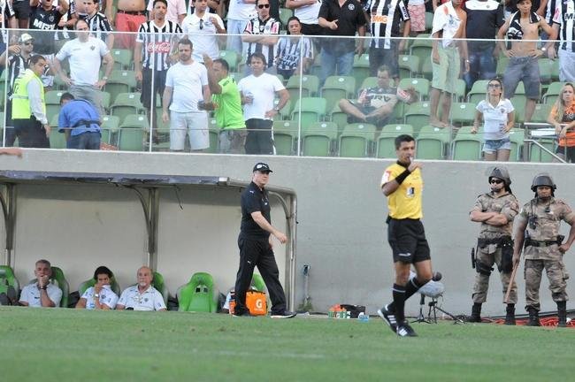 Imagens do segundo tempo da partida no Independ�ncia, que teve at� intervalo t�cnico por conta do calor