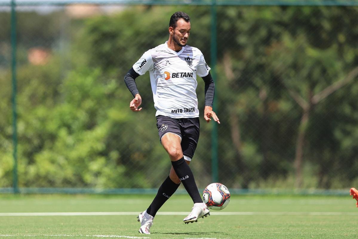 Treino do Atlético em campo. Jogadores fizeram atividade pela manhã no gramado. No período da tarde, trabalho foi na academia