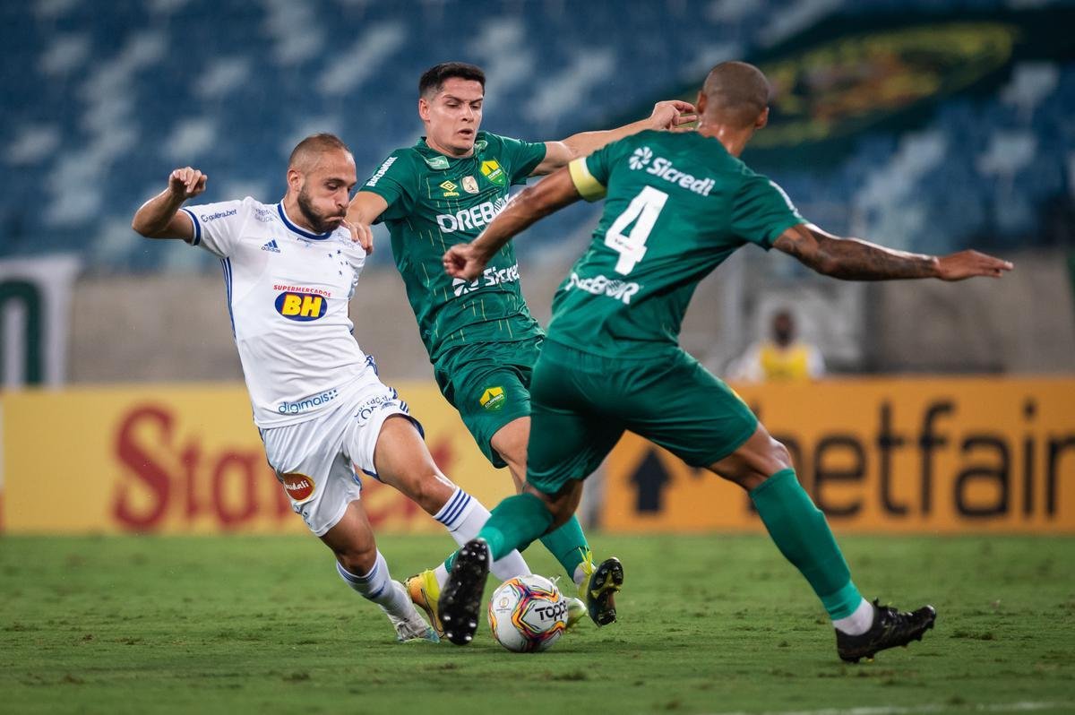 Fotos do duelo entre Cuiab e Cruzeiro, na Arena Pantanal, pela Srie B