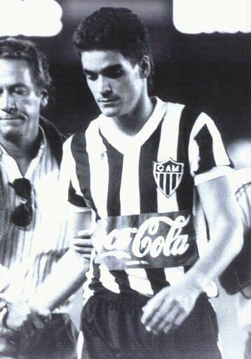 Paulo Roberto Prestes - 504 jogos - Foi jogador do Atltico entre os anos de 1986 e 1996. Com a camisa alvinegra, o lateral-esquerdo marcou 38 gols em 504 jogos. Em 11 temporadas pelo Galo, foi o segundo jogador que mais atuou pelo clube em Brasileiros, com 189 partidas