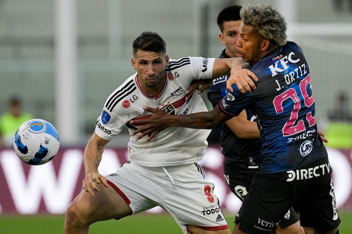 Independiente del Valle, do Equador, vence So Paulo por 2 a 0 e conquista o ttulo da Copa Sul-Americana em Crdoba, na Argentina. Os gols foram de Lorenzo Faravelli e Lautaro Daz