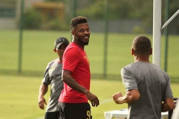 Michel Bastos - O experiente meia, de 35 anos, disputou 29 jogos e marcou 4 gols nesta temporada. Ele ficará livre no mercado em 2019, pois não renovará com o Sport.