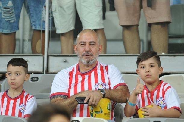 Torcedores na partida entre Argentina e Paraguai, no Mineiro, pela Copa Amrica