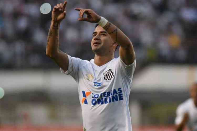 Santos confirma rescisão de contrato do atacante Bryan Angulo
