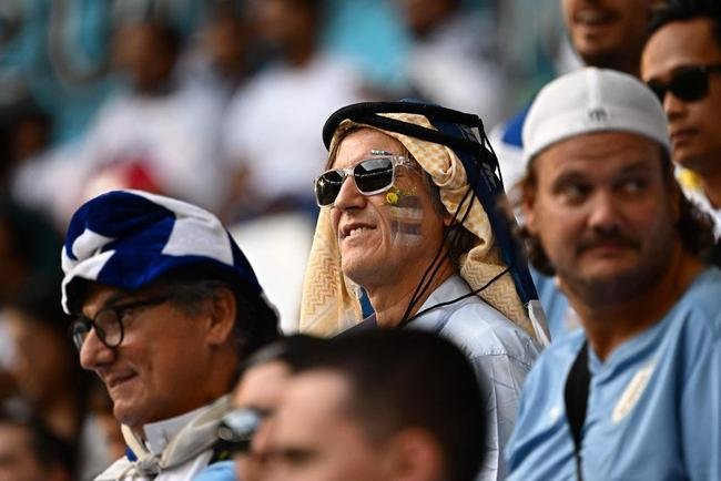 Torcedores de Uruguai e Coreia do Sul no Estdio Cidade da Educao, na partida pelo Grupo H da Copa do Mundo do Catar