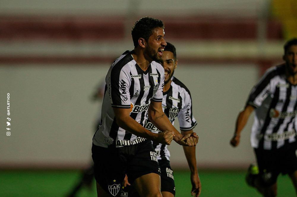 Tombense e Atlético se enfrentaram nesta quinta-feira (4), em partida válida pela 2ª rodada do Campeonato Mineiro. O confronto foi realizado no Estádio Antônio Guimarães de Almeida, em Tombos. No primeiro tempo, uma queda de energia paralisou a partida por cerca de 20 minutos.