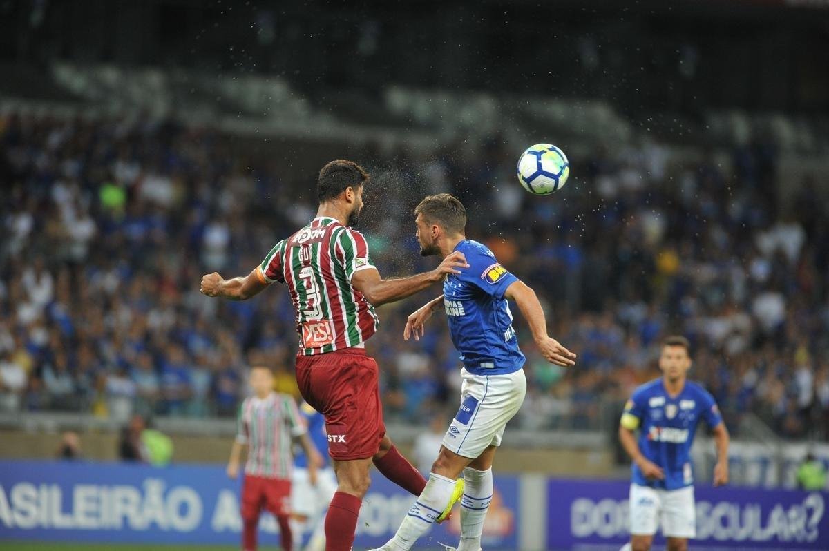 Cruzeiro derrotou Fluminense por 2 a 1, com gols de Raniel e Ayrton Lucas (contra); Henrique, tambm contra, descontou para os cariocas
